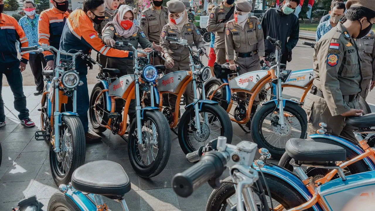 Ilustrasi deretan motor listrik. (Foto: Focusfeel / Wikimedia Commons, CC BY-SA 4.0)
