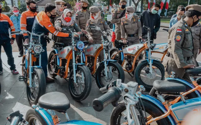 Ilustrasi deretan motor listrik. (Foto: Focusfeel / Wikimedia Commons, CC BY-SA 4.0)
