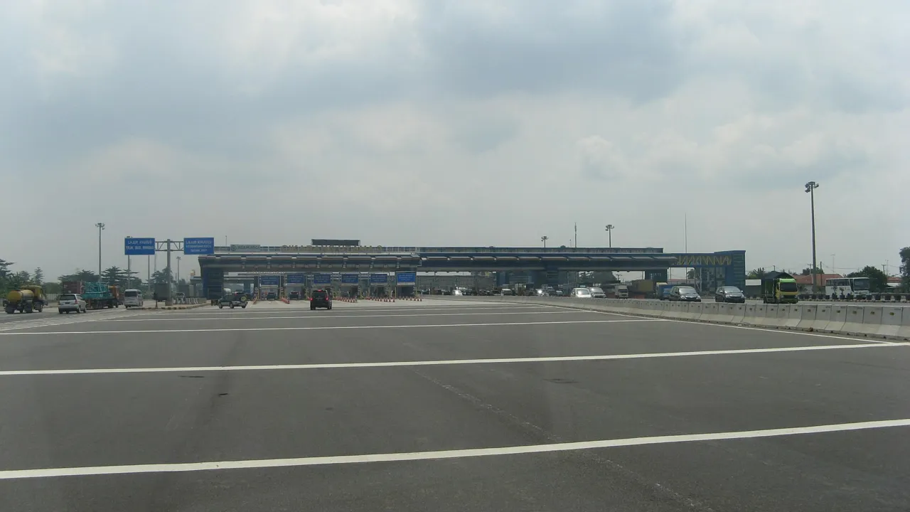 Gerbang Tol Cikarang Utama di ruas Jakarta-Cikampek. (Foto: Mbak Dede / Wikimedia Commons, CC0)