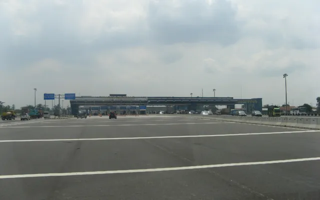 Gerbang Tol Cikarang Utama di ruas Jakarta-Cikampek. (Foto: Mbak Dede / Wikimedia Commons, CC0)